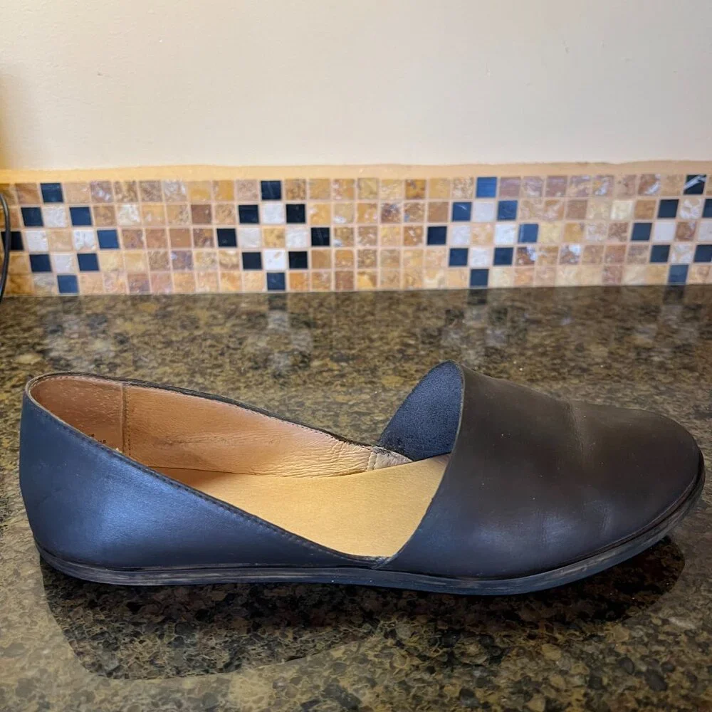 Shoes - Picture 2 of 4